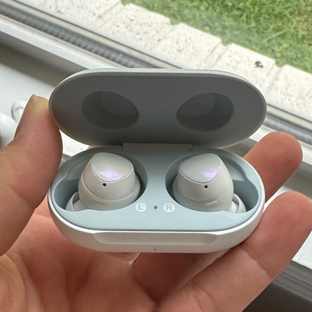 Samsung Wireless Earbuds with Charging Case